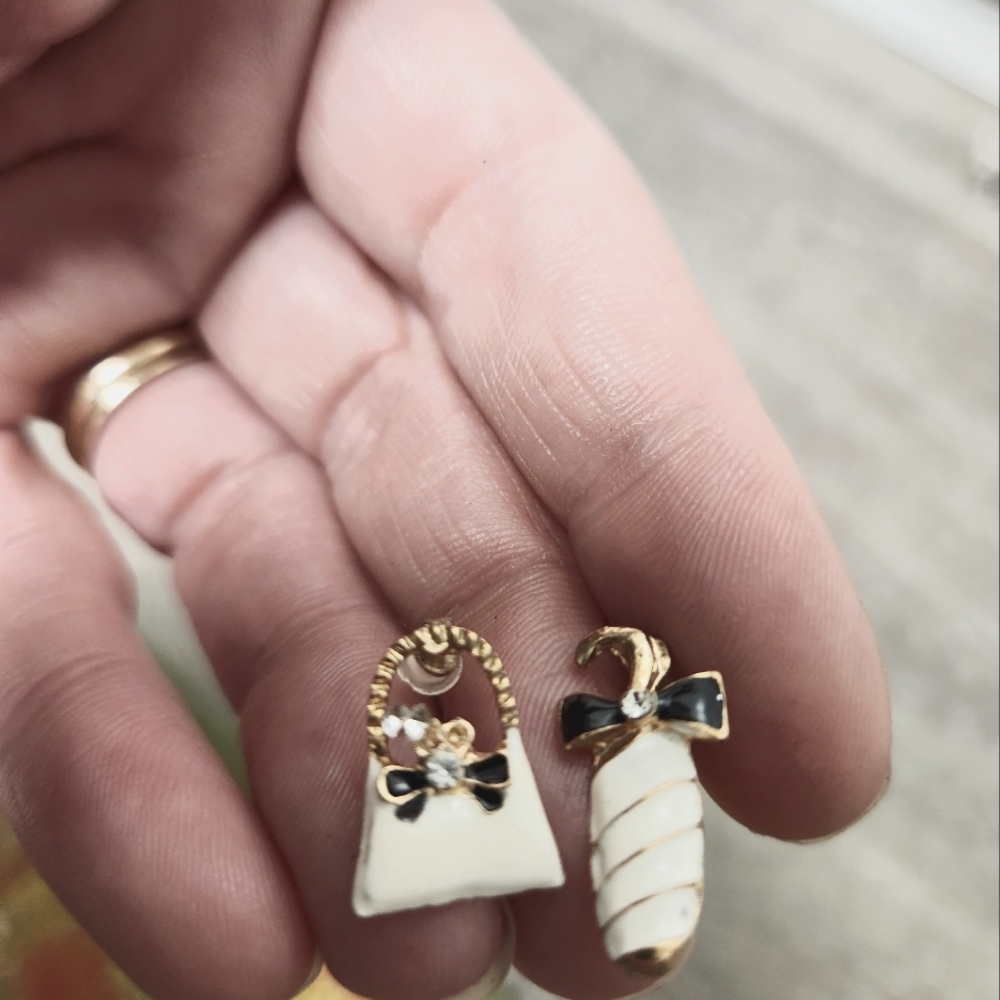 Adorable Vintage Earrings